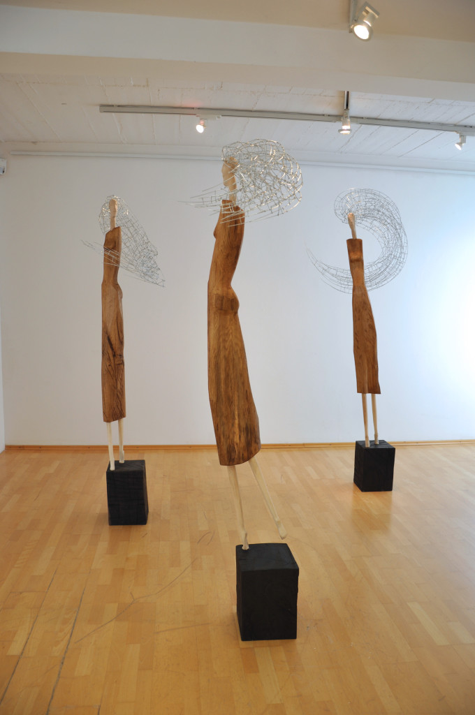 Ignacy Nowodworski Trzy gracje 2011, 210cm, drewno, drut 02 (2)