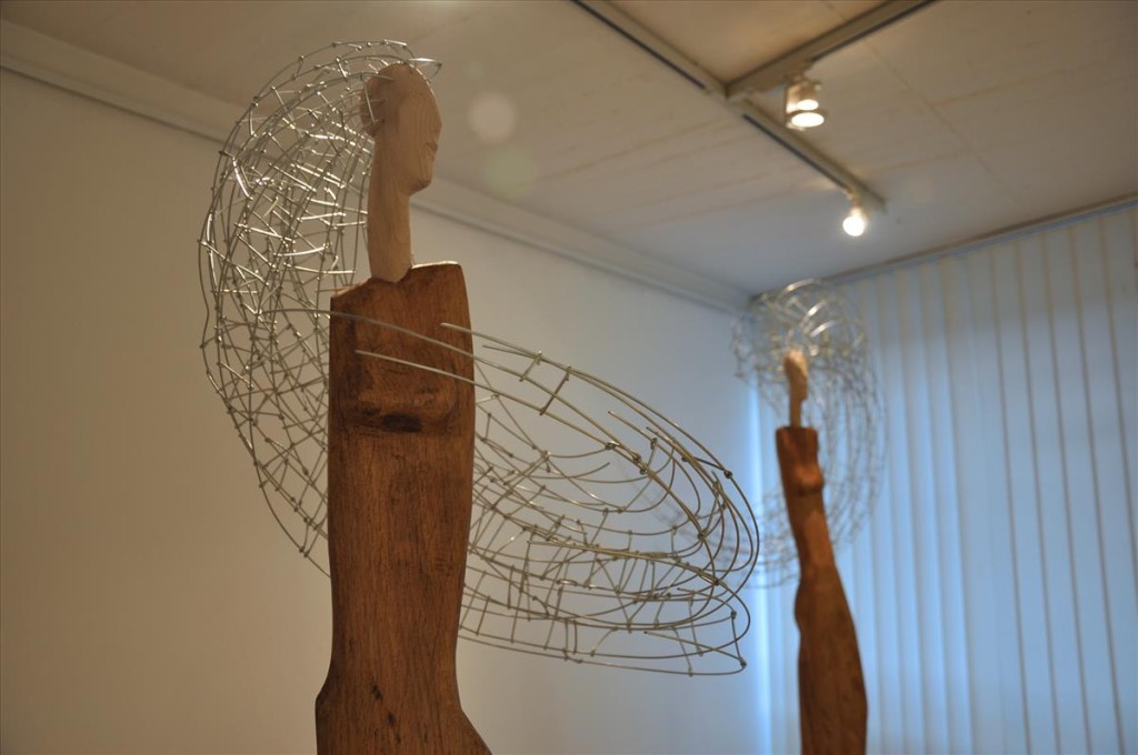 Ignacy Nowodworski Trzy gracje 2011, 210cm, drewno, drut 03